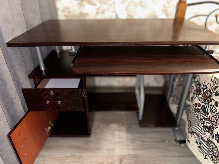 Компьютерный столик