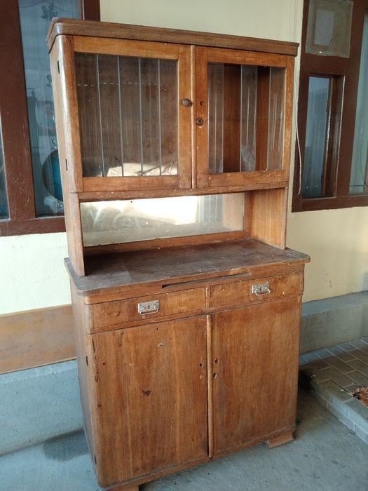 Продам старый буфет