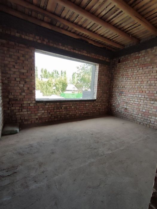 Коттедж 2,2 соток,2 этажа,6 комнат+холл+кухня,3сан.узла,коробка,Кибрай