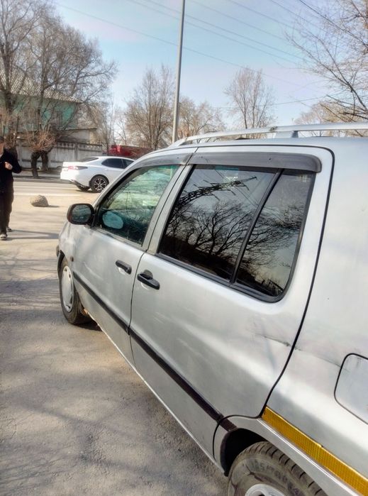 Продам машину Toyota Raum