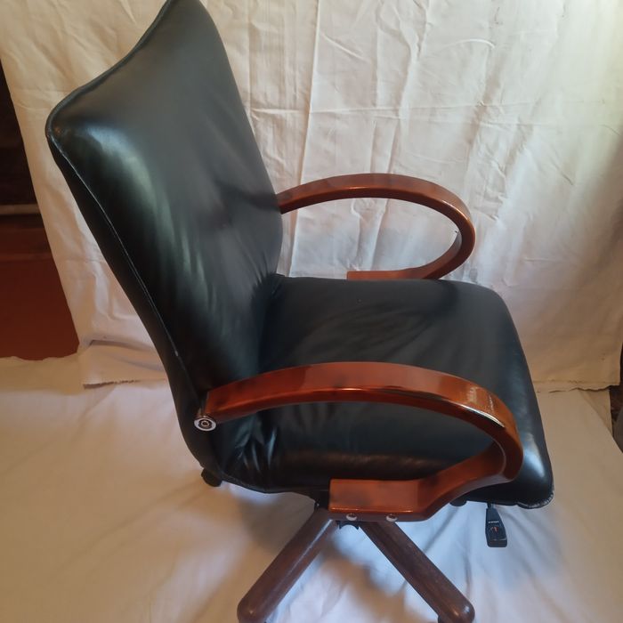 Кресло кожаное, ..