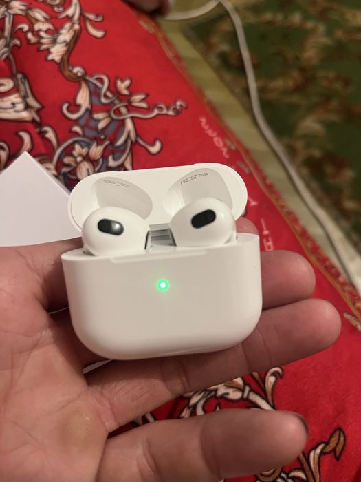 Продам Airpods 4