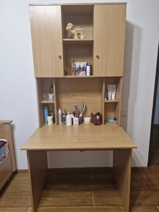 Рабочий стол для ученика и пр.