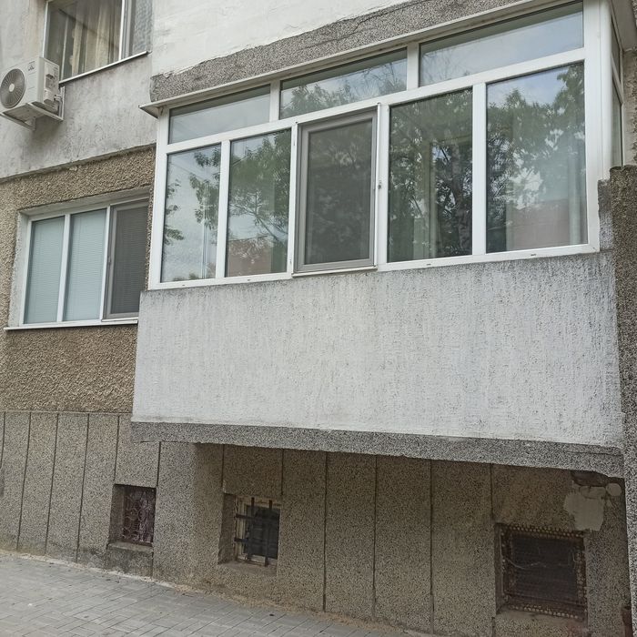 Агенция Селект предлага двустаен апартамент в кв.Изток