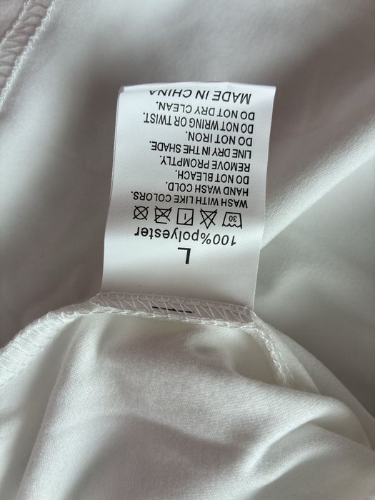 Бяла блуза а дълъг ръкав