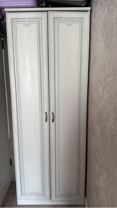 Срочно продам компьютерный стол и шкаф