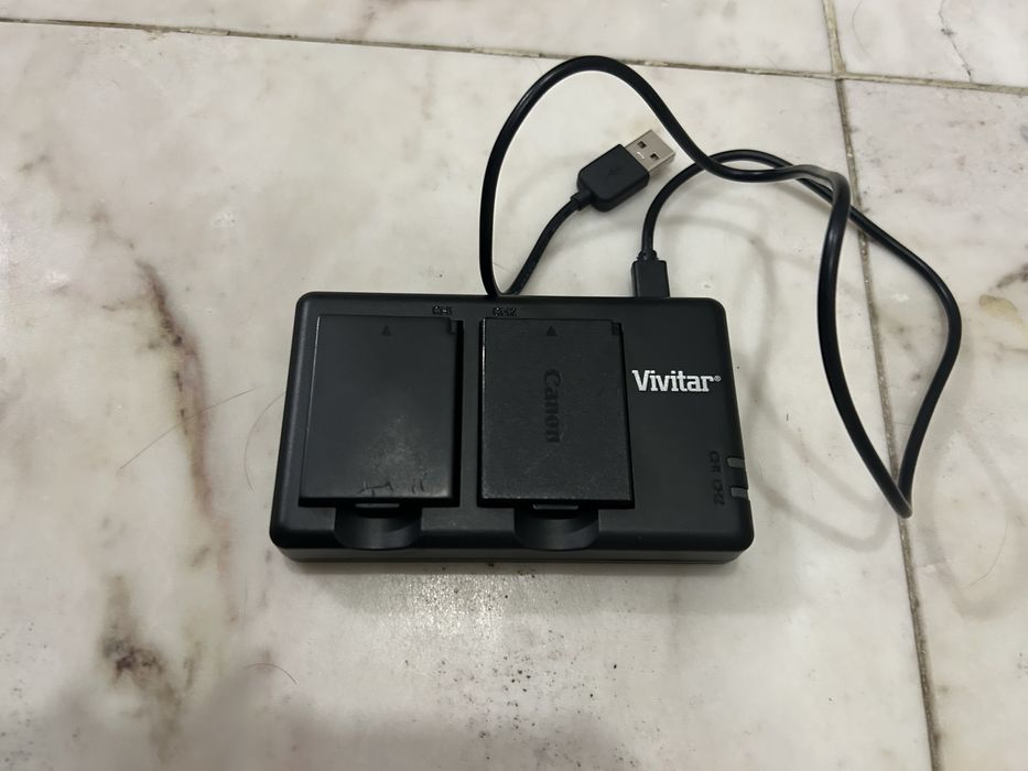 Canon 2000D + батерии и зарядно