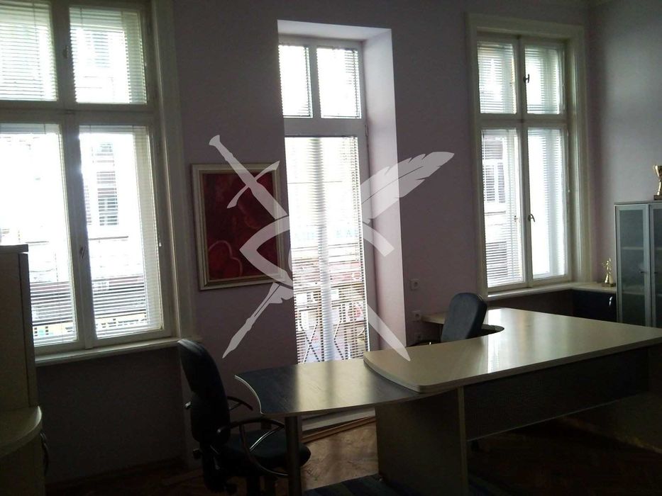 Продава се Тристаен апартамент в София, Център - 120 кв.м за 3750 €/кв.м - Снимка #4