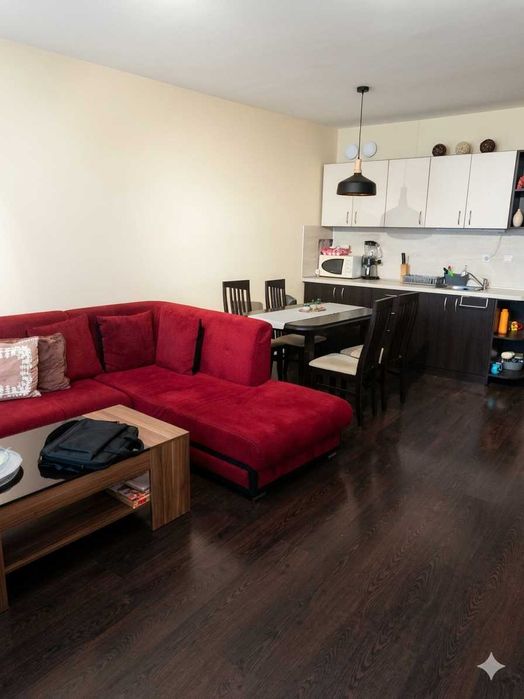 Продава се Тристаен апартамент в Плевен, Идеален център - 95 кв.м за 913 €/кв.м - Снимка #2