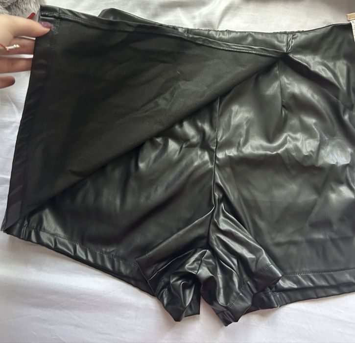 Къси кожени панталонки