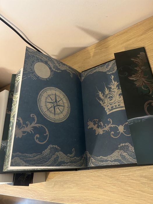 Съвременно фентъзи  и роментъзи книги