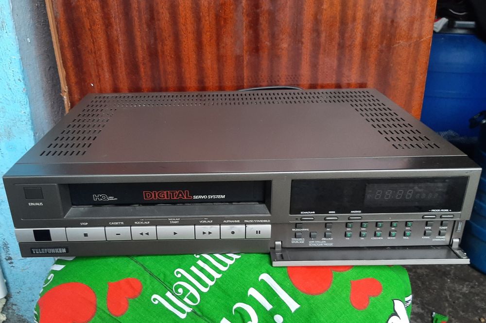 Vând videorecorder telefunken în stare bună