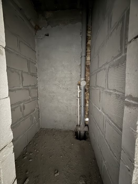 Навоийда квартира сотилади.