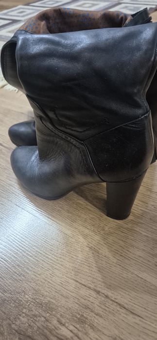 Cizme marime 36.5 noi fara eticheta Geox si cizme blana scurte