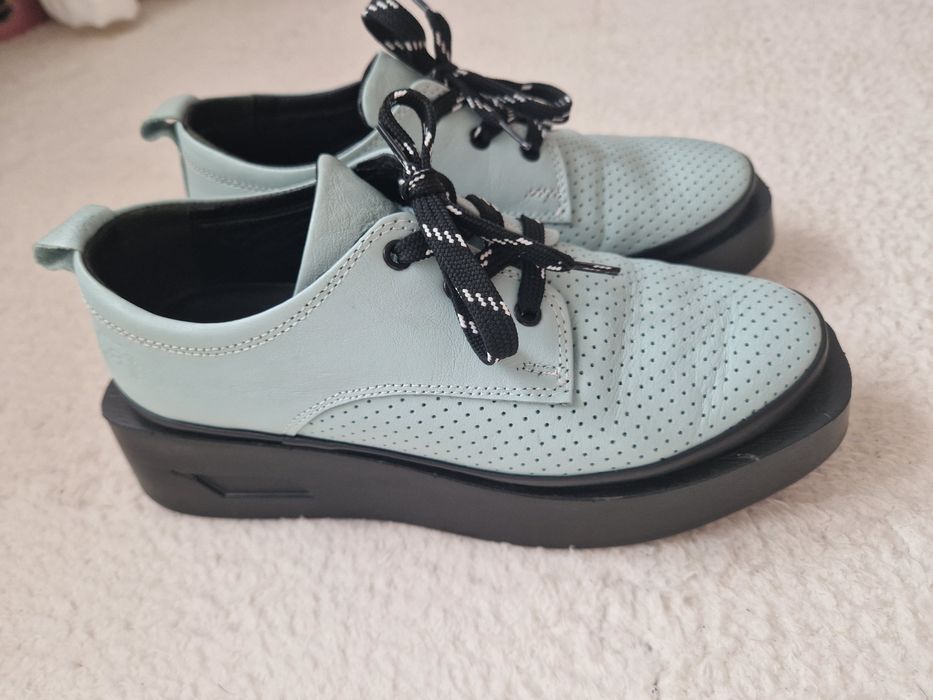 Pantofi piele naturala Benvenuti 36 Ultra Light
Pantofi perforați feme