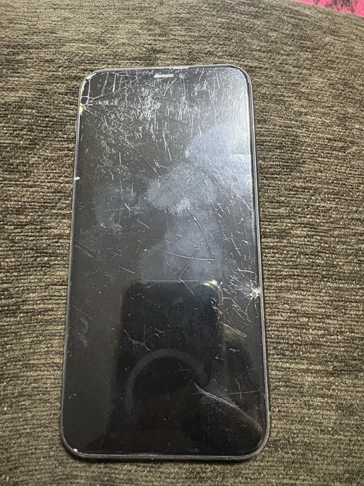 Vand iphone 11 pro nu trimit prin curier