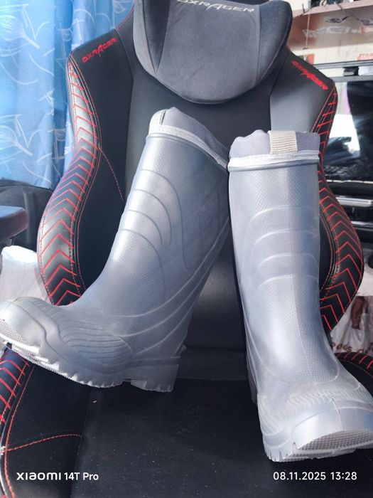 Резиновые сапоги большие