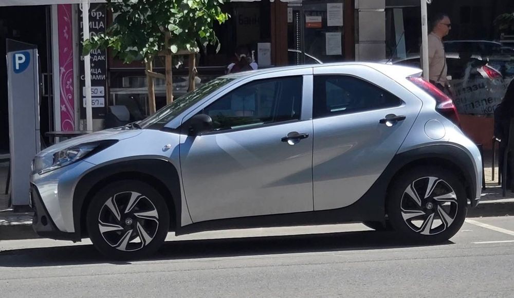 Лек автомобил Toyota Aygo X