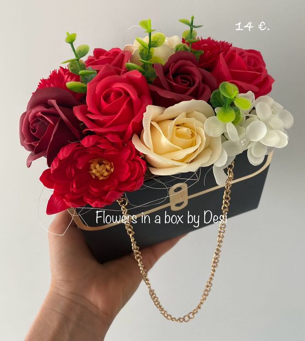 Аранжирани сапунени рози в кутии букет в кутия подарък цветя