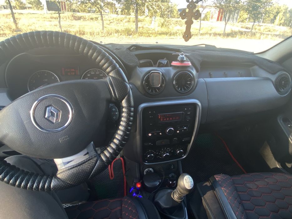 Reno Duster 2013 год