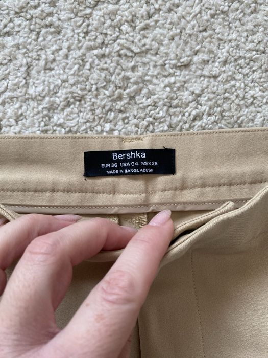 Pantaloni Bershka marimea s