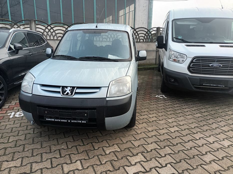 Peugeot Partner 5 locuri, benzina
