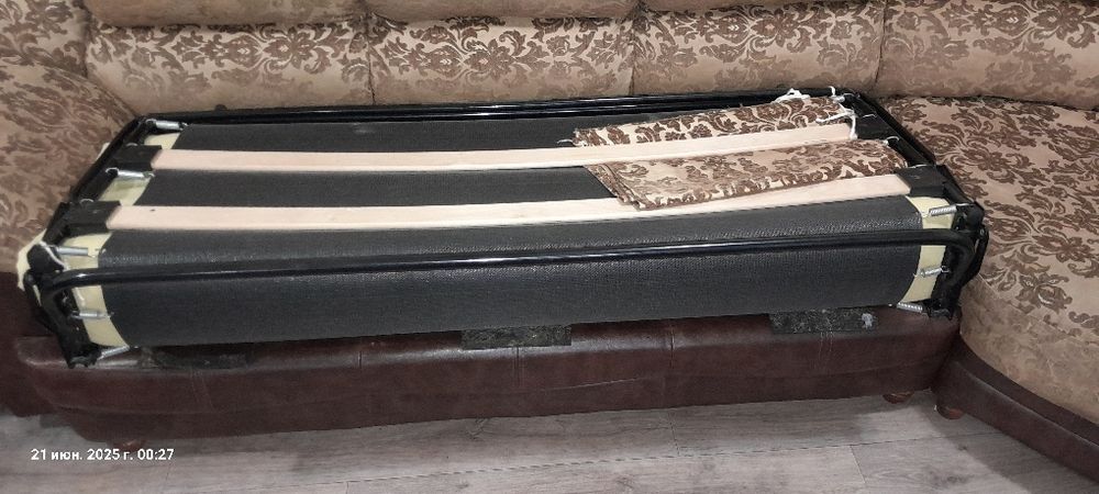 Угловой диван и кресло