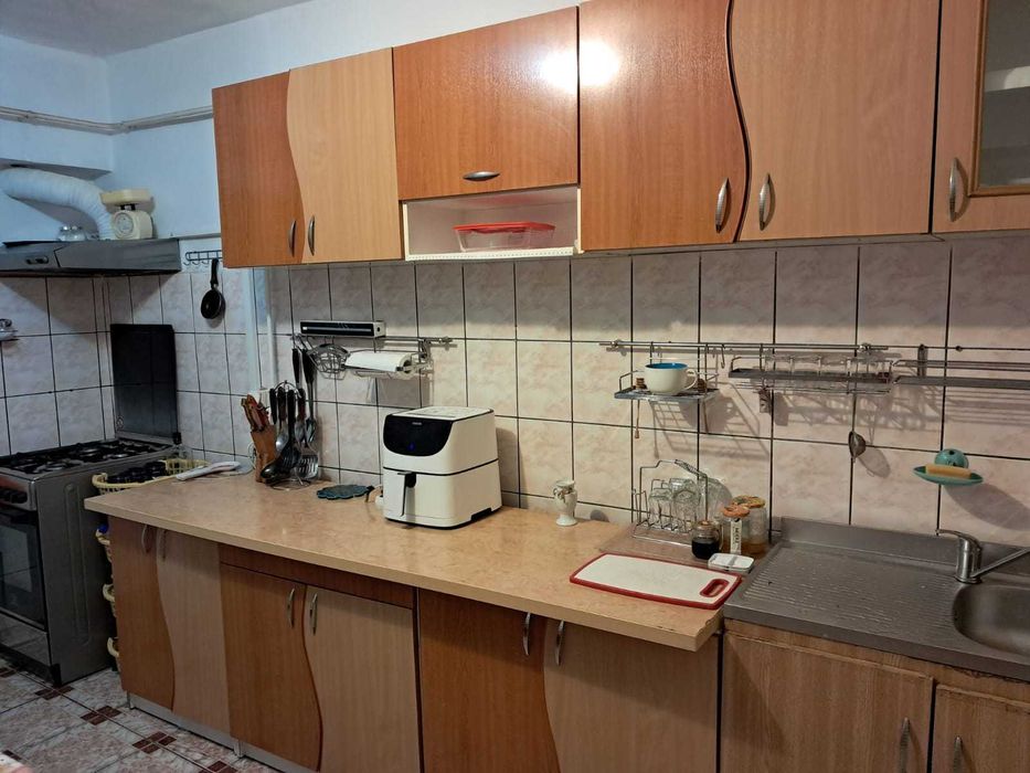 Vând apartament cu 4 camere, Vaslui, Piața Traian