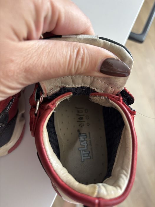 Продам ботинки осень весна