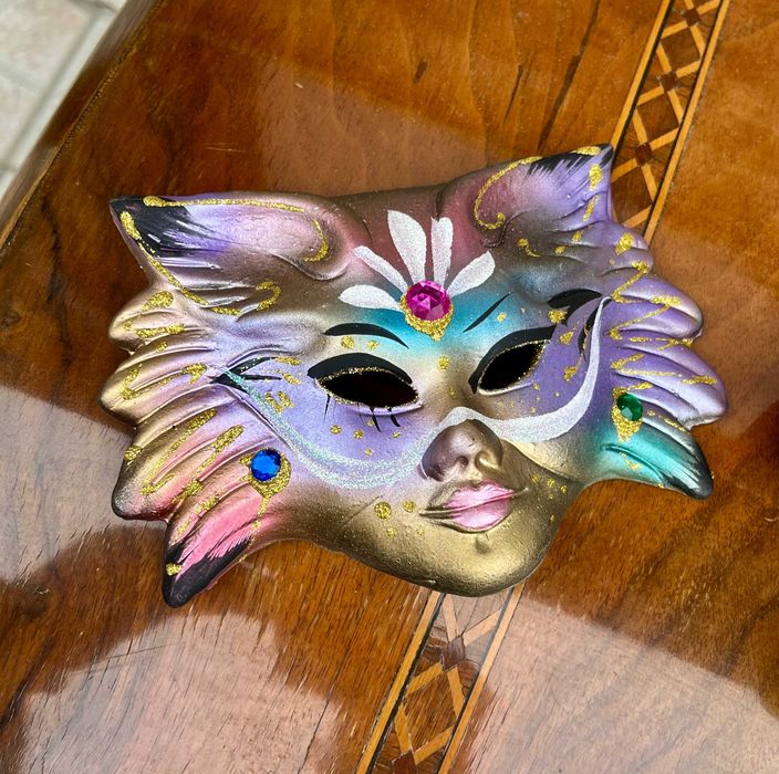 Deosebite masti venetiene-ceramica pictata manual-Italia