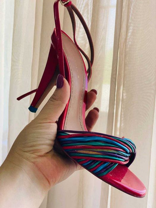 Босоножки ZARA 37 размер