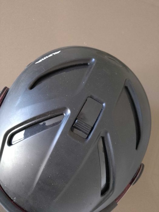 Продавам  каска и обувки