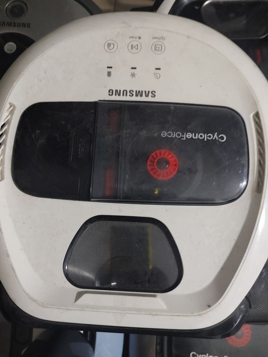 Продавам прахасмокачки робот