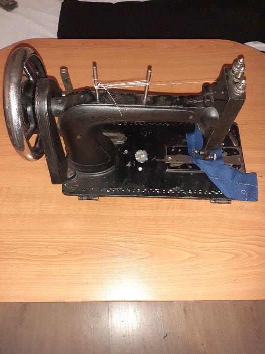 De vânzare mașină de cusut