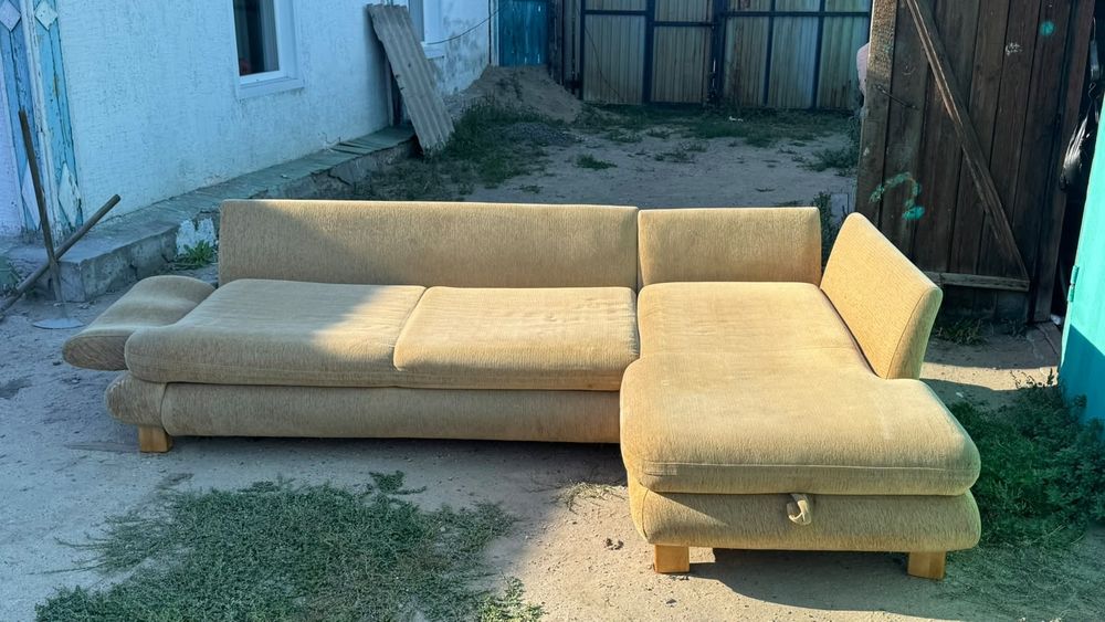 Продам углавой диван в хорошем состоянии