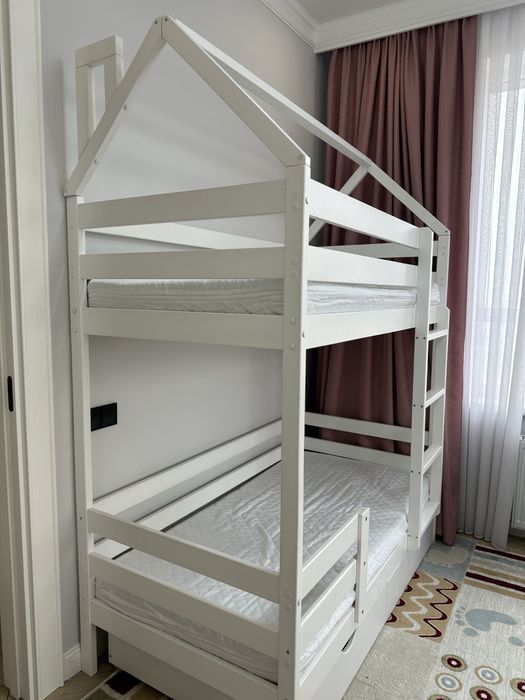 Кровать двухъярусная