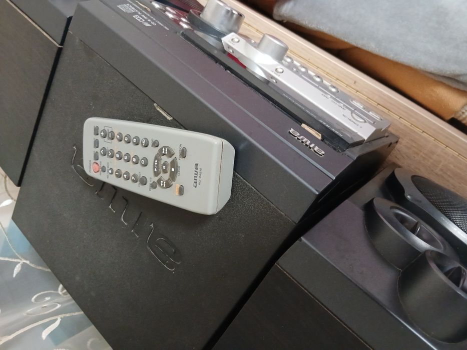 Combina Aiwa cu boxe si telecomandă  in stare buna de funcționare!