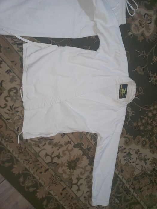 Кимоно продам  4000 MIZUNO (без пояса)