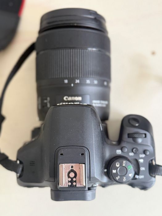 Canon EOS 850D EF 18 - 135 IS STM