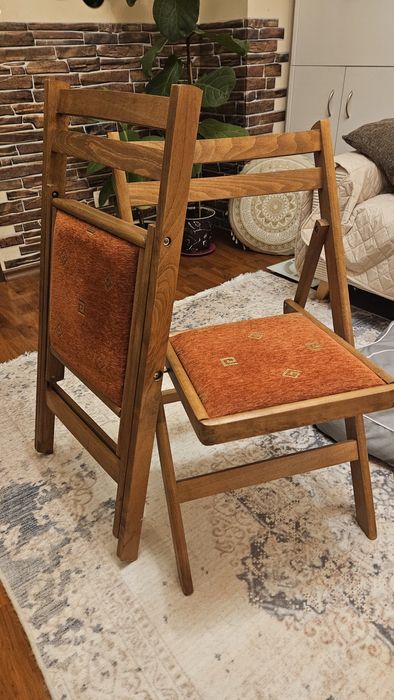 Дървени сгъваеми столове 2бр.
