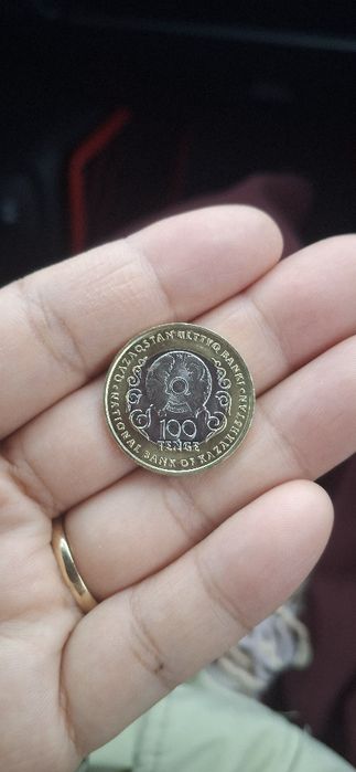 Монета 100тг на 30лет День  Конституции