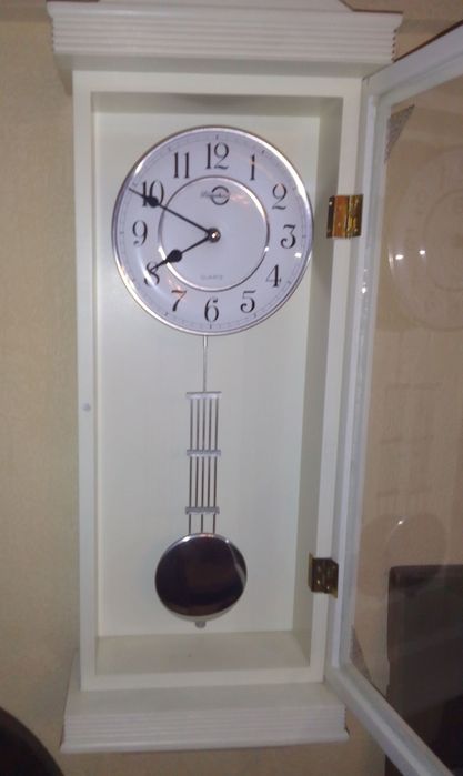 Современные деревянные часы