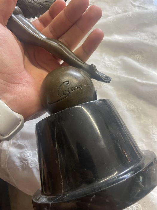 Бронзова статуетка