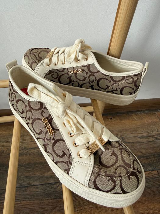 Оригинални нови маратонки GUESS