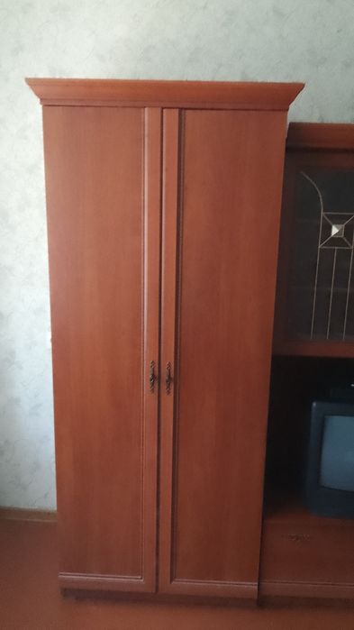 Сервант шкаф вместе продам 27 тыс