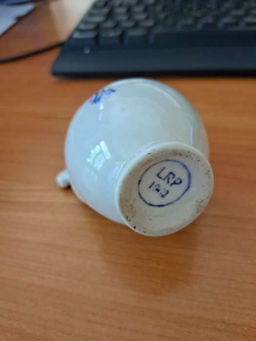 Порцеланова стомничка!