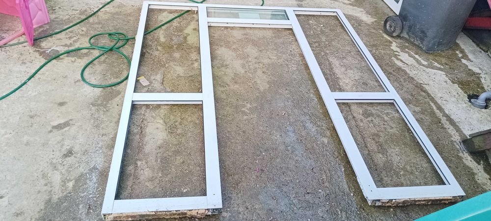 Ușa din aluminiu cu sticla dubla