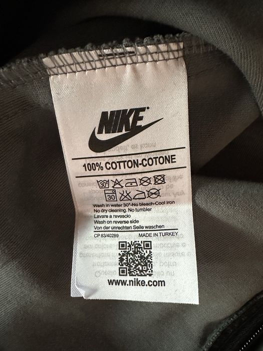 Детски,памучен,сив екип Nike със синя отметка,с активен джоб на ръкава на горнището