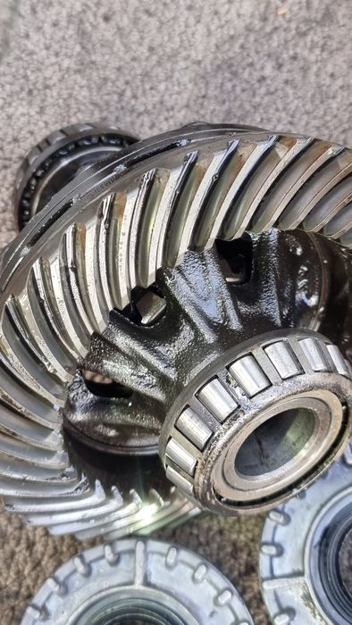 Передний редуктор на Subaru Outback 2012 год