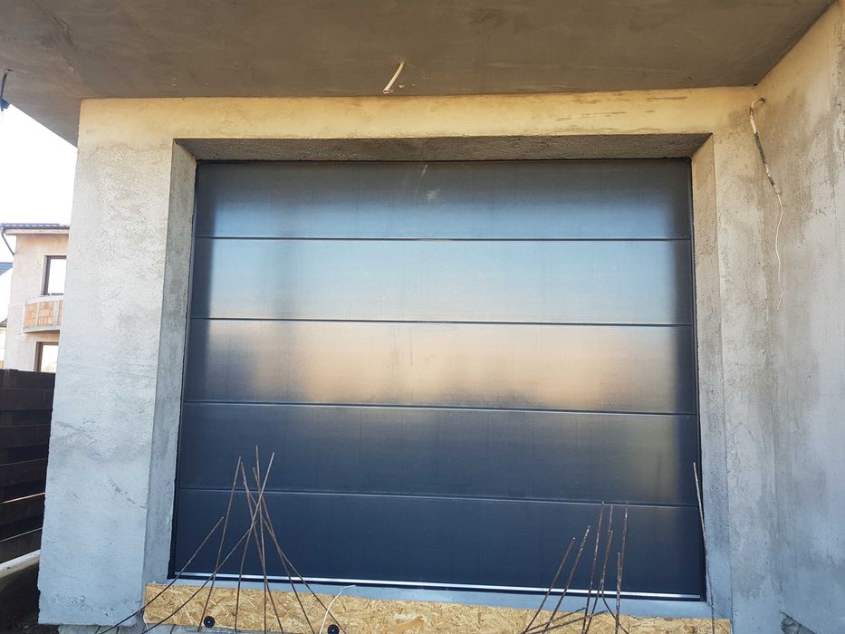 usa de garaj automata cu telecomanda cu montaj inclus in horezu